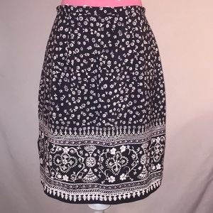 We Too Sz 9 blk/wht floral design skirt